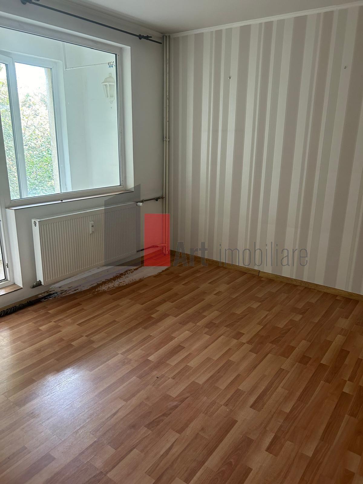 Vânzare apartament 4 camere decomandat Bd. Brâncoveanu - Izvorul Mureșului - 1