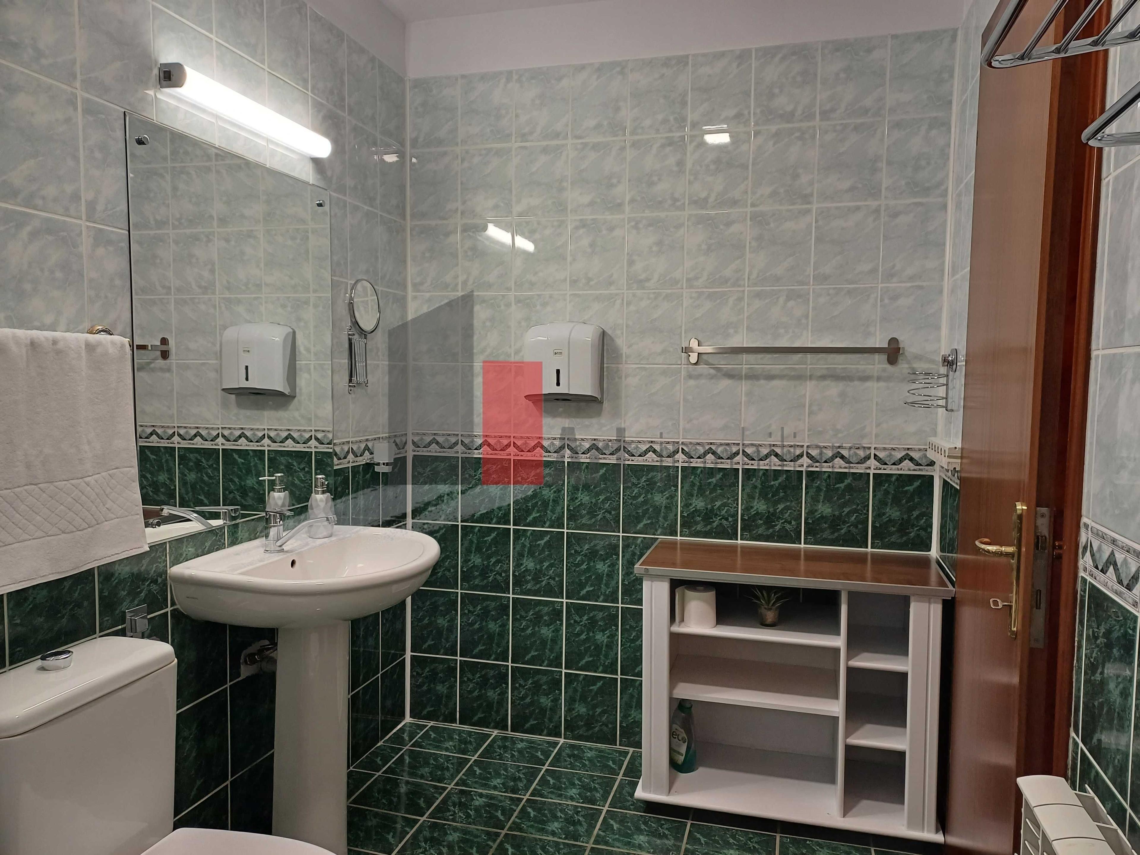 Universitate, apartament in bloc construit 2000, locuit/birou - 14