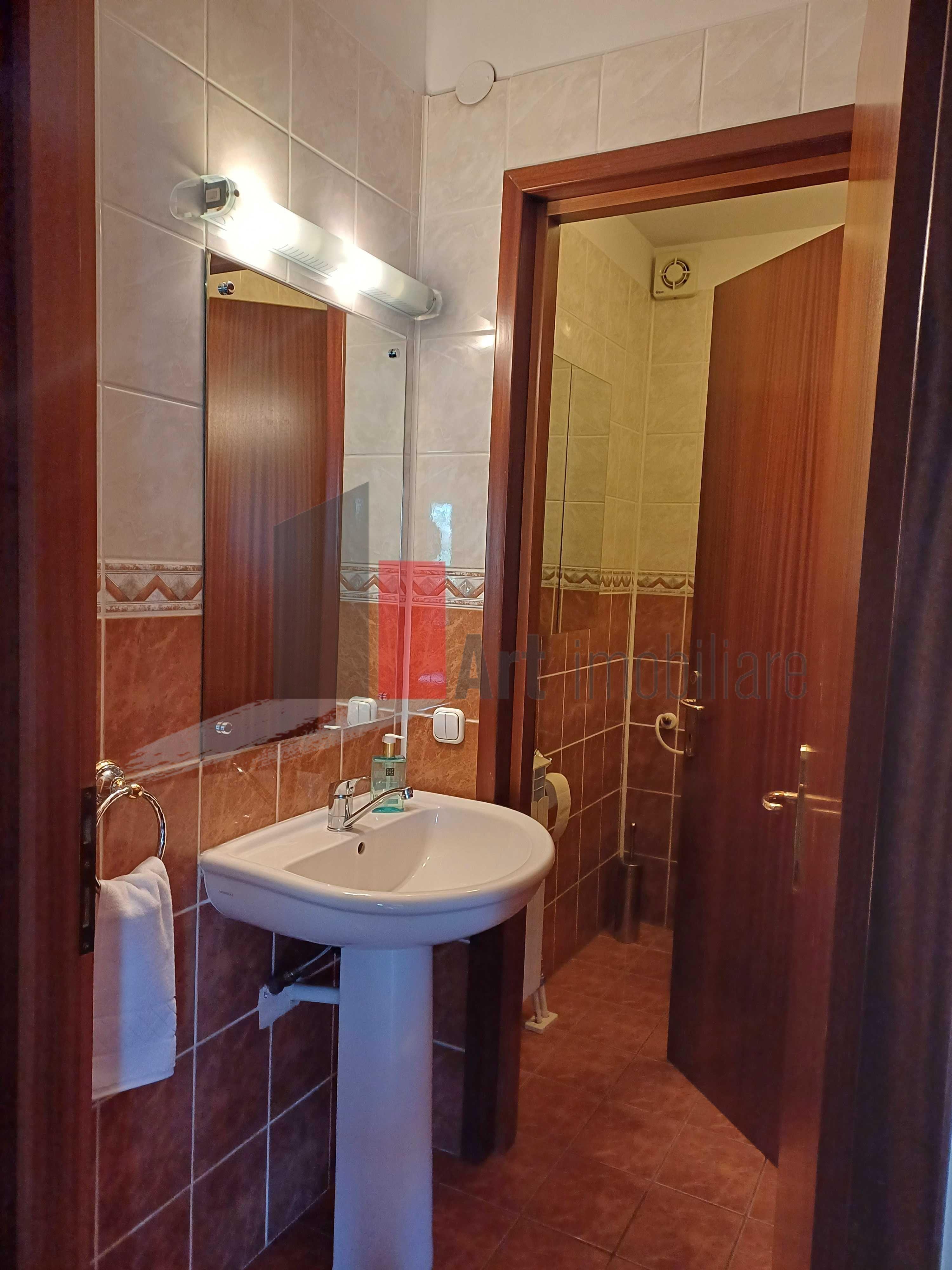 Universitate, apartament in bloc construit 2000, locuit/birou - 13