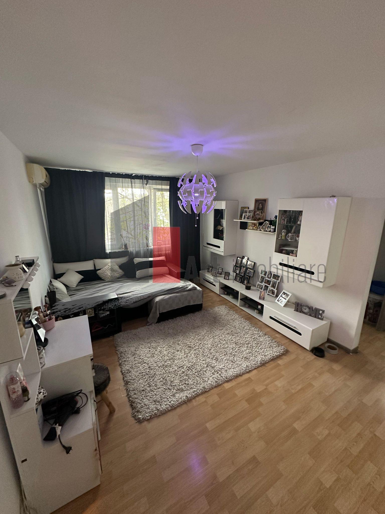 Apartament cu 3 camere în Zona 1Decembrie - 1