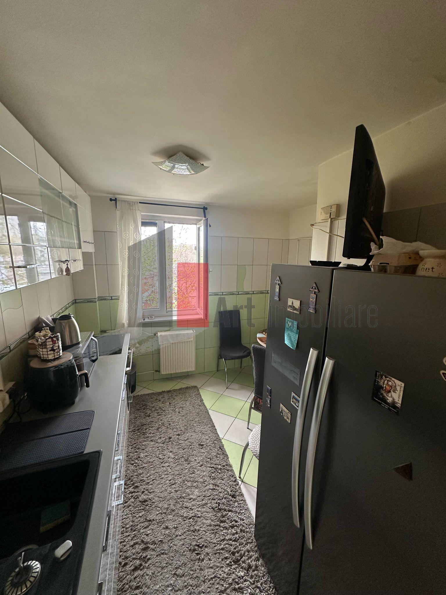 Apartament cu 3 camere în Zona 1Decembrie - 5