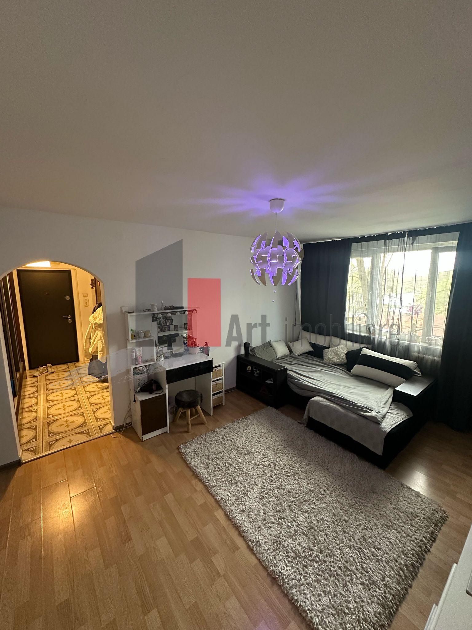 Apartament cu 3 camere în Zona 1Decembrie - 2