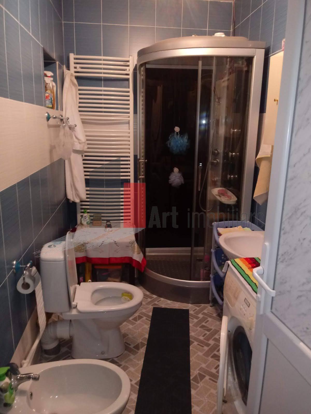 2 case + teren + anexe - proprietate completa in Coteana - 5