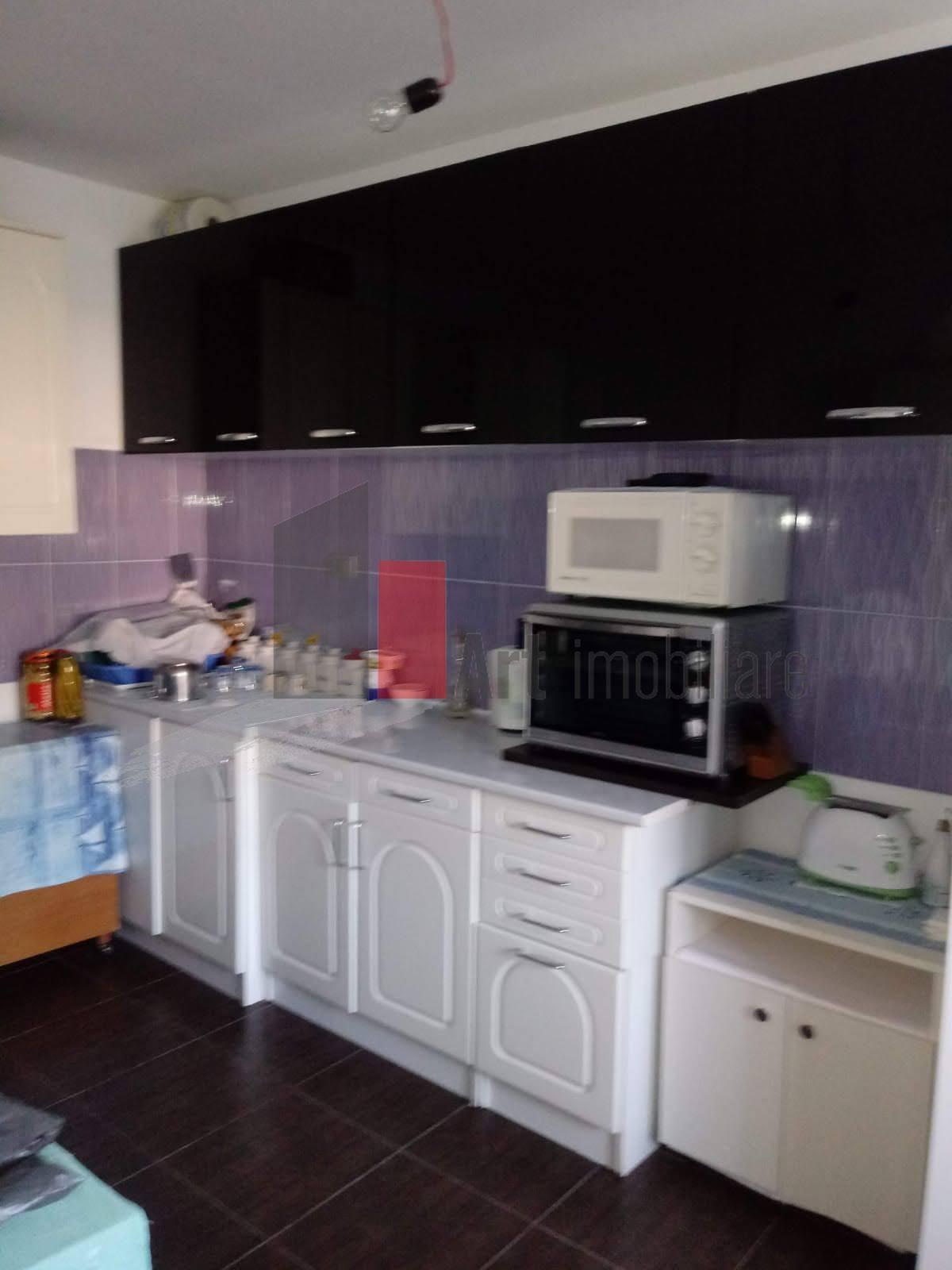 2 case + teren + anexe - proprietate completa in Coteana - 4