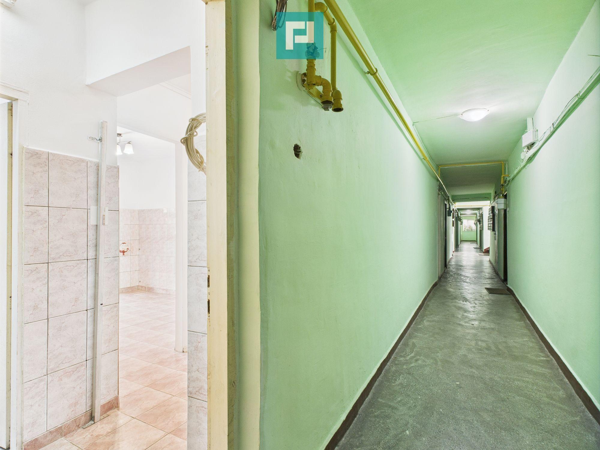 Garsonieră/spațiu comercial strada Poetului Vlaicu - 15