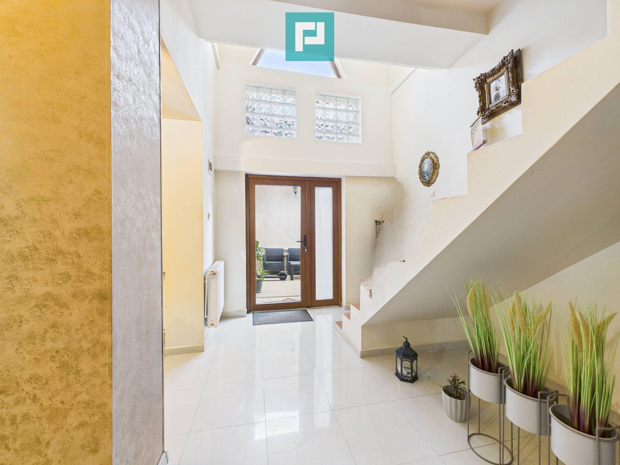 Casă cu spațiu comercial Arad, calea Aurel Vlaicu - 10