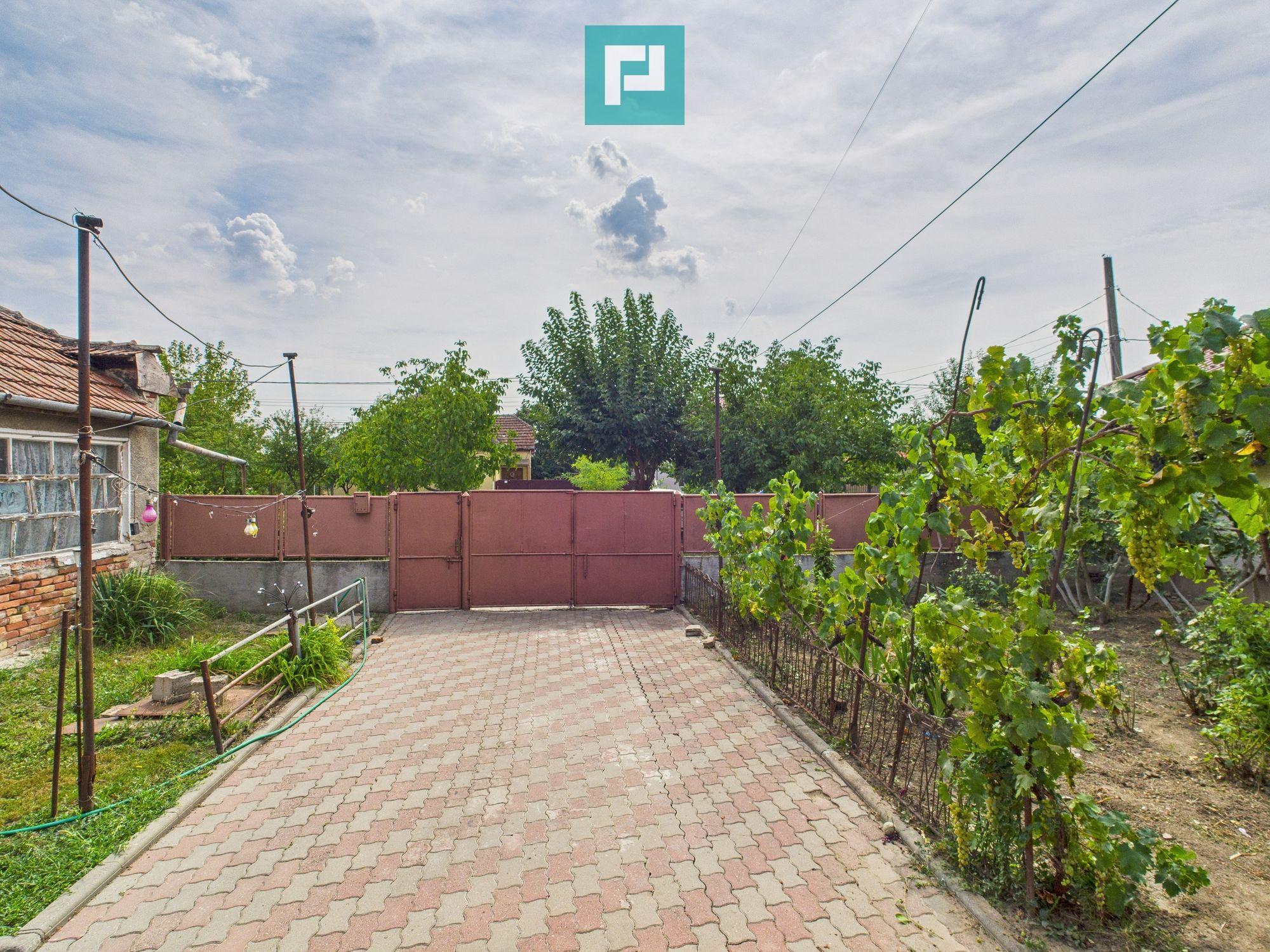 Casă individuală în Săcălaz - 2063 mp teren - 27