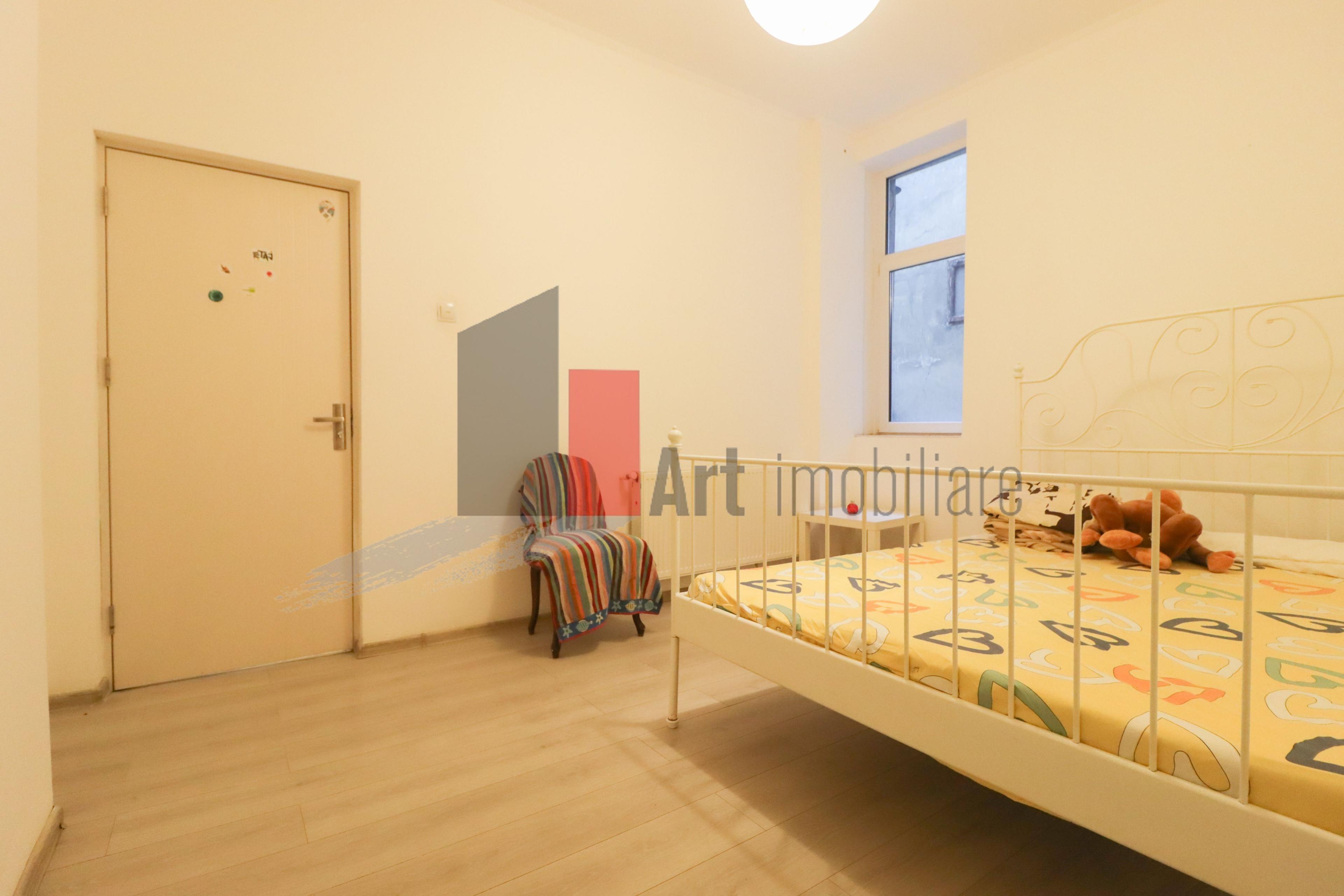 Apartamentul "REHEGUA" , stradal, bloc "REABILITAT" - 8
