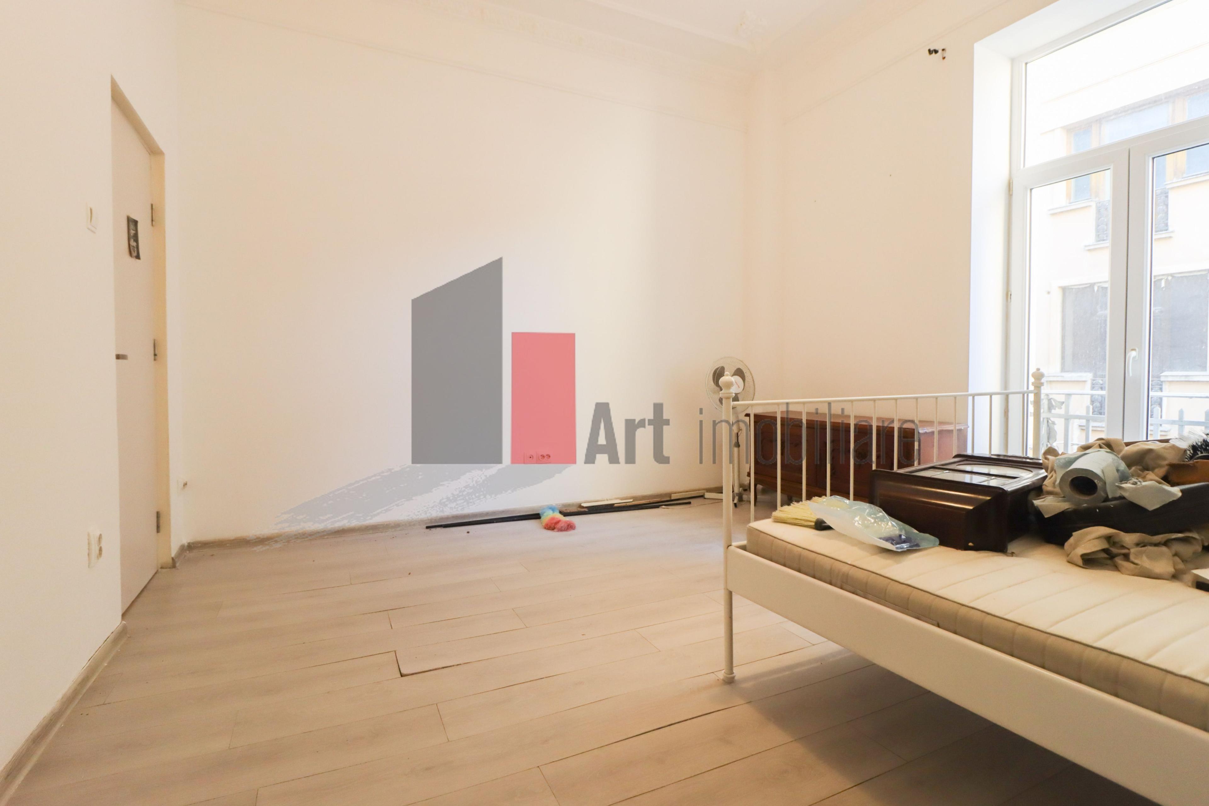 Apartamentul "REHEGUA" , stradal, bloc "REABILITAT" - 12