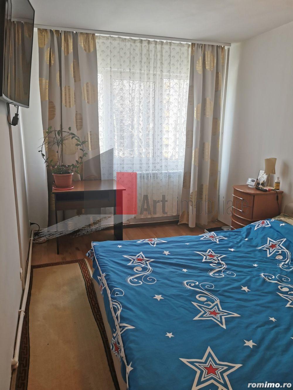 Vânzare apartament semidecomandat 4 camere cu centrală Bd. Obregia - 37