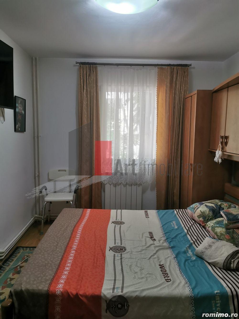 Vânzare apartament semidecomandat 4 camere cu centrală Bd. Obregia - 30