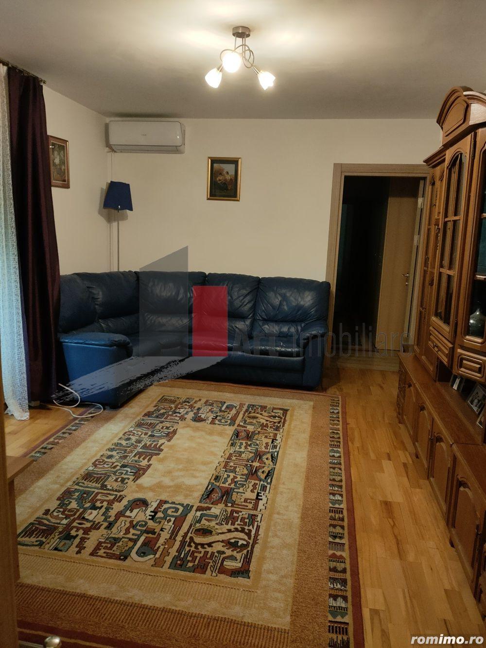 Vânzare apartament semidecomandat 4 camere cu centrală Bd. Obregia - 43