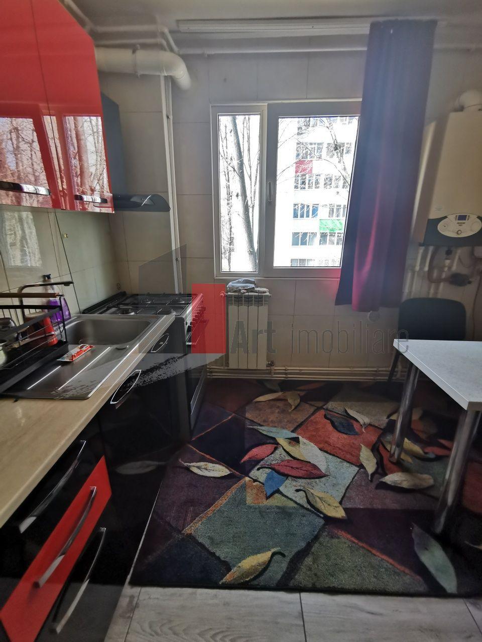 Vânzare apartament semidecomandat 4 camere cu centrală Bd. Obregia - 25