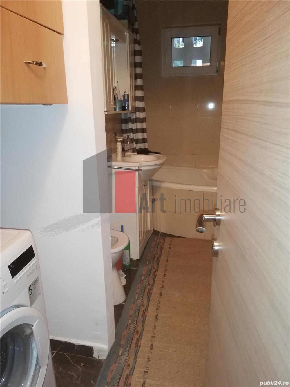 Vânzare apartament semidecomandat 4 camere cu centrală Bd. Obregia - 13