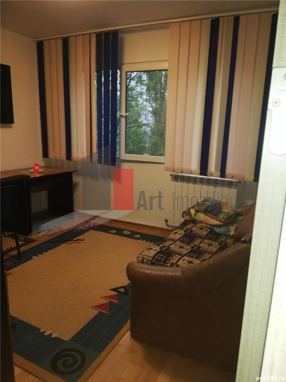 Vânzare apartament semidecomandat 4 camere cu centrală Bd. Obregia - 11