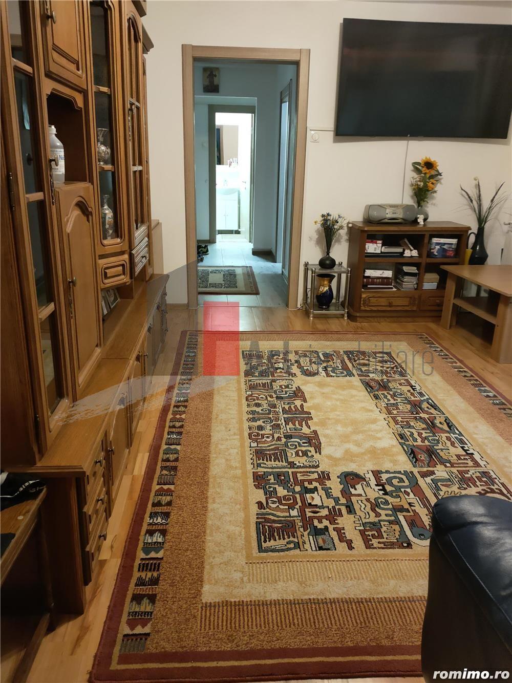 Vânzare apartament semidecomandat 4 camere cu centrală Bd. Obregia - 19