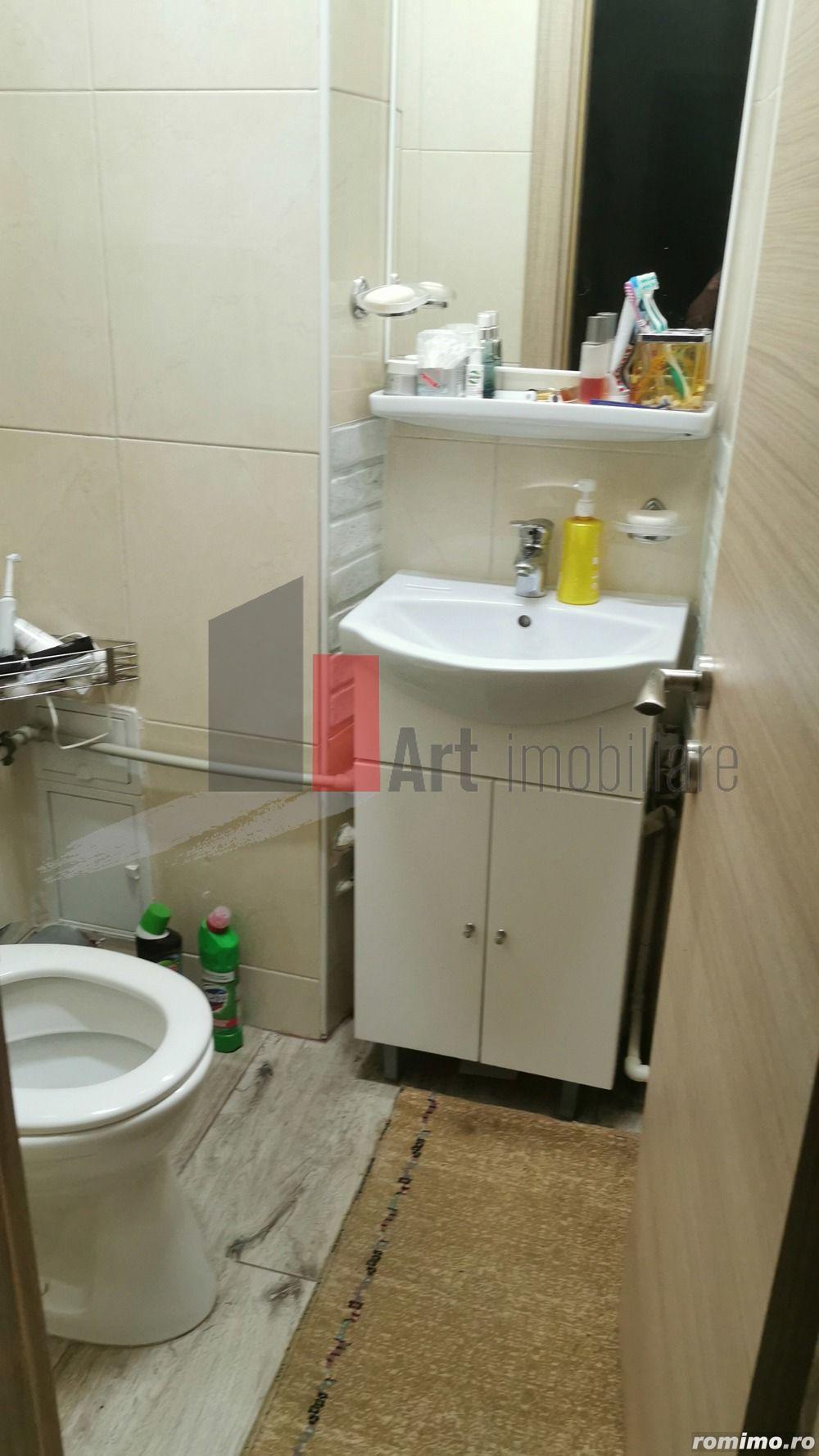 Vânzare apartament semidecomandat 4 camere cu centrală Bd. Obregia - 31