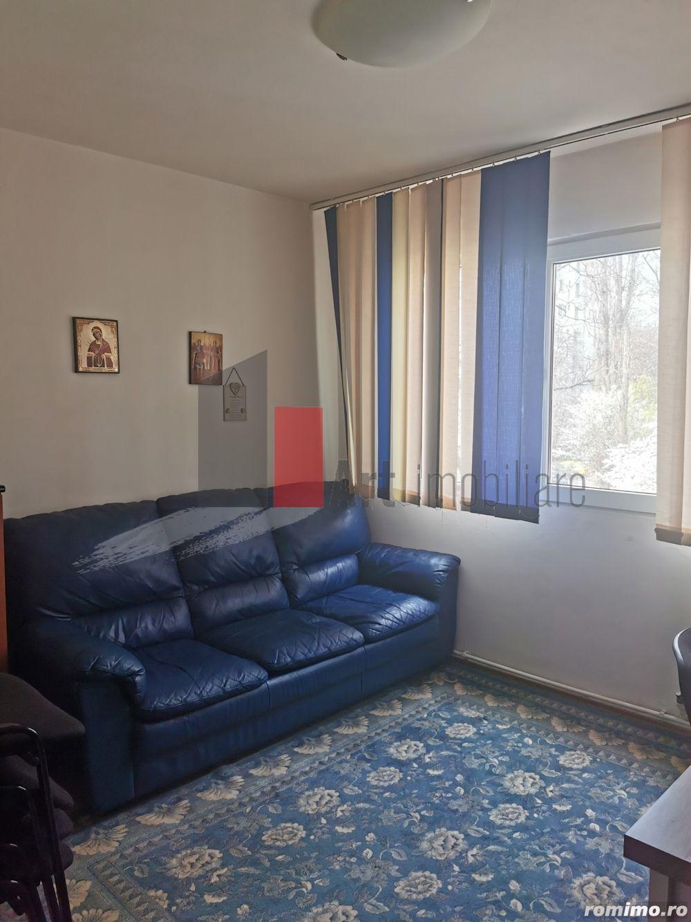 Vânzare apartament semidecomandat 4 camere cu centrală Bd. Obregia - 34