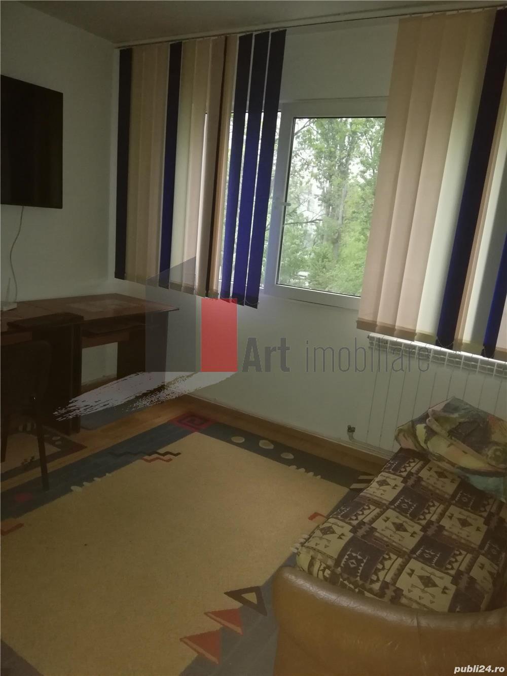 Vânzare apartament semidecomandat 4 camere cu centrală Bd. Obregia - 10