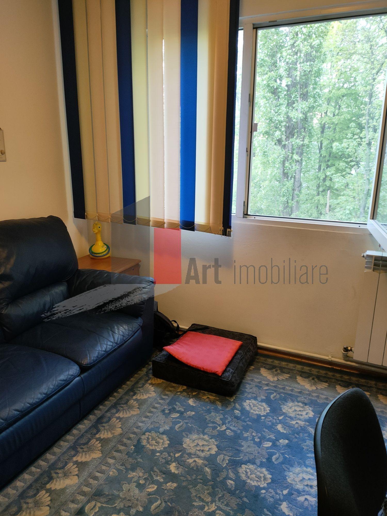 Vânzare apartament semidecomandat 4 camere cu centrală Bd. Obregia - 46