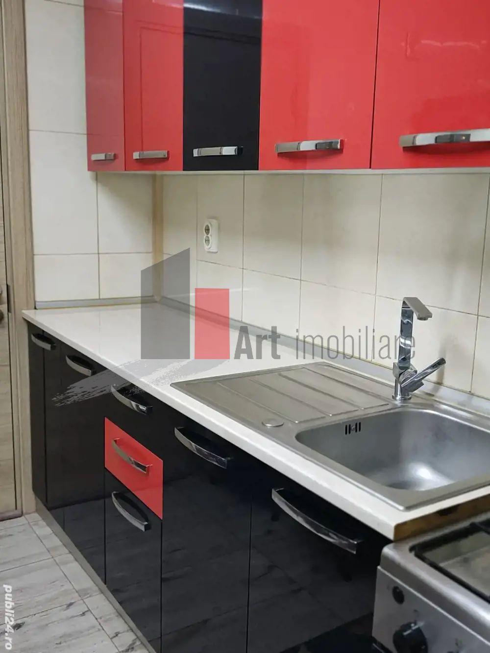 Vânzare apartament semidecomandat 4 camere cu centrală Bd. Obregia - 24