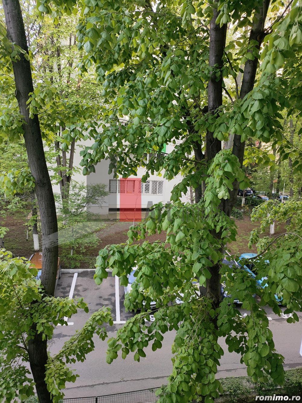 Vânzare apartament semidecomandat 4 camere cu centrală Bd. Obregia - 47