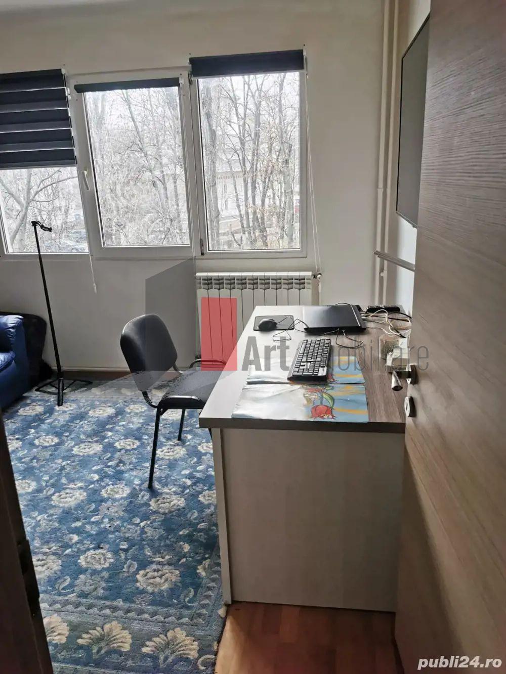 Vânzare apartament semidecomandat 4 camere cu centrală Bd. Obregia - 38