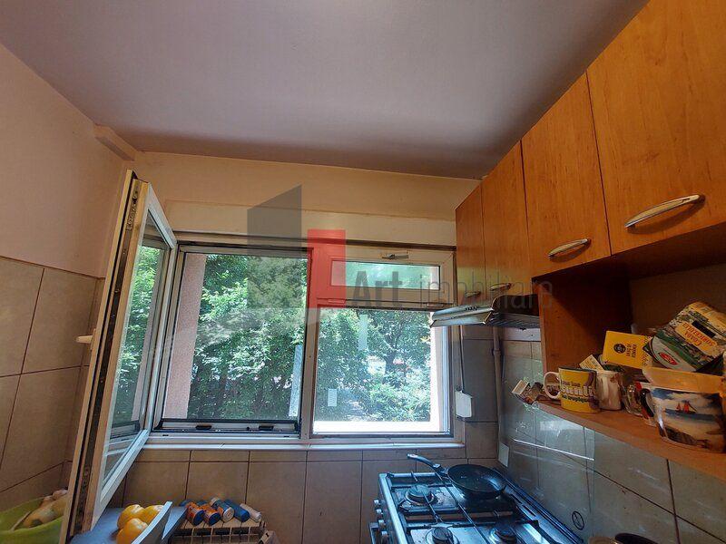 Vânzare apartament semidecomandat 2 camere Bd. Obregia - 1