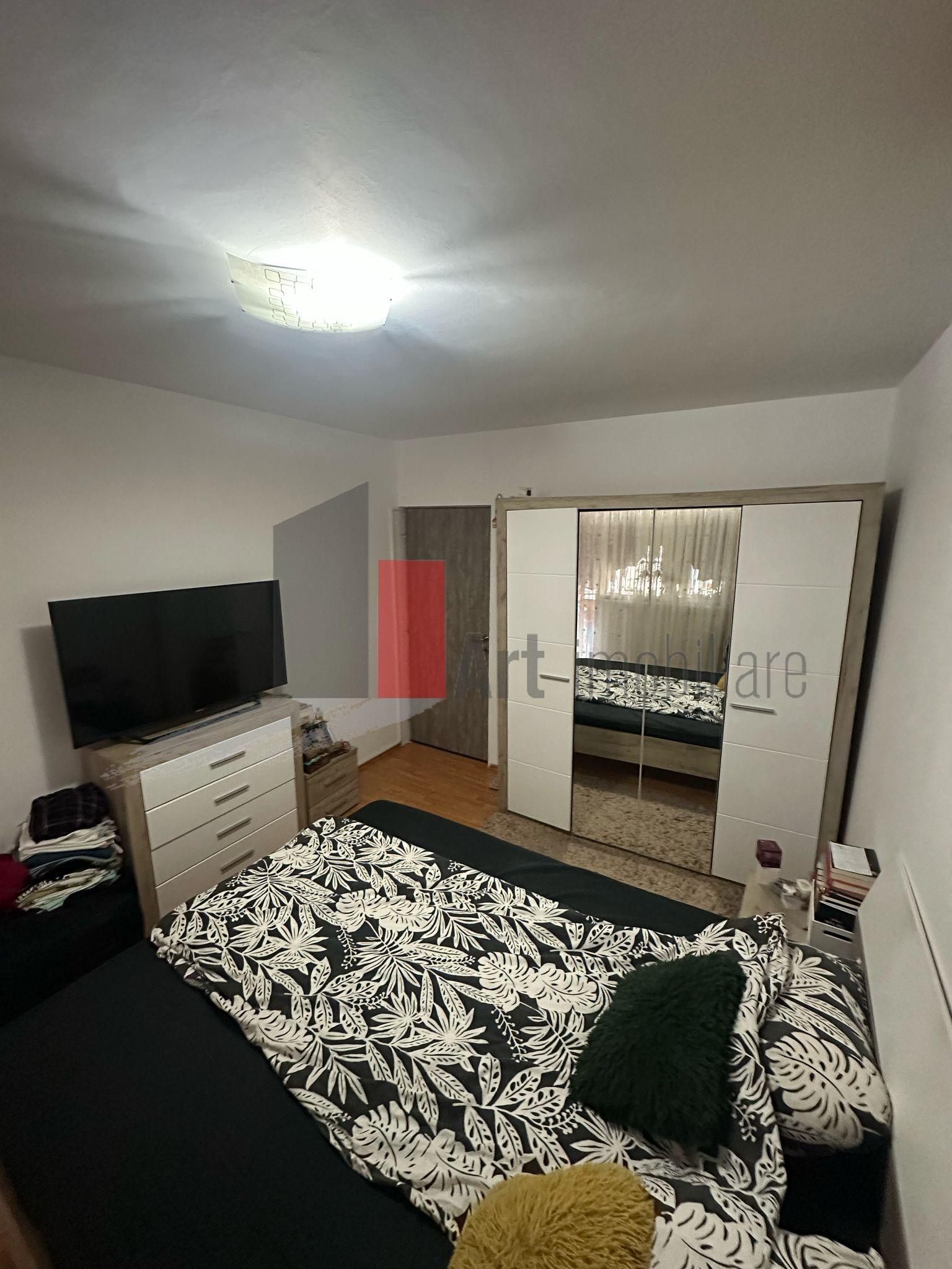 Apartament cu 3 camere în Zona 1Decembrie - 8