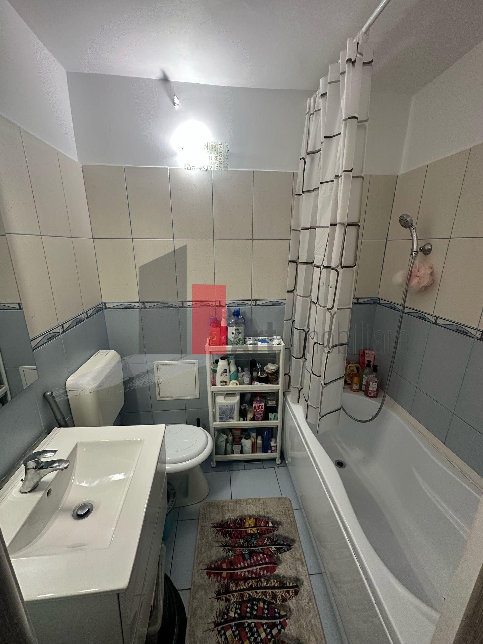 Apartament cu 3 camere în Zona 1Decembrie - 9