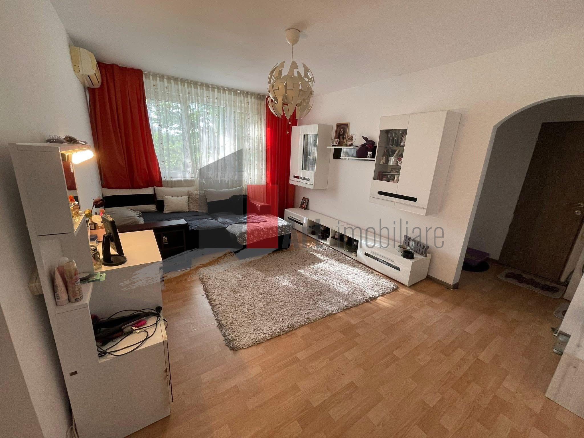 Apartament cu 3 camere în Zona 1Decembrie - 2