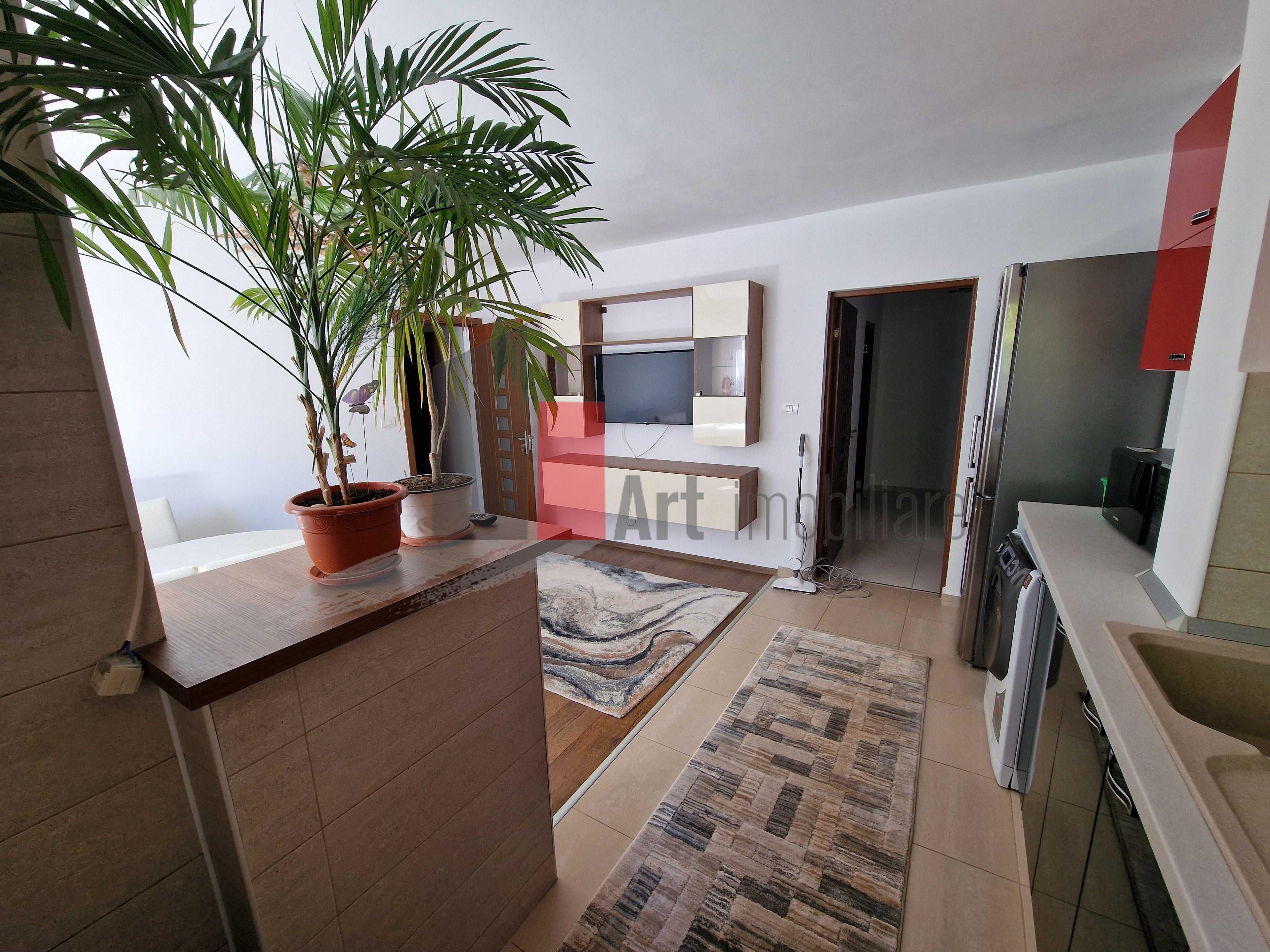 Închiriere 3 camere, nou, zona Favorit, 2 locuri de parcare - 1