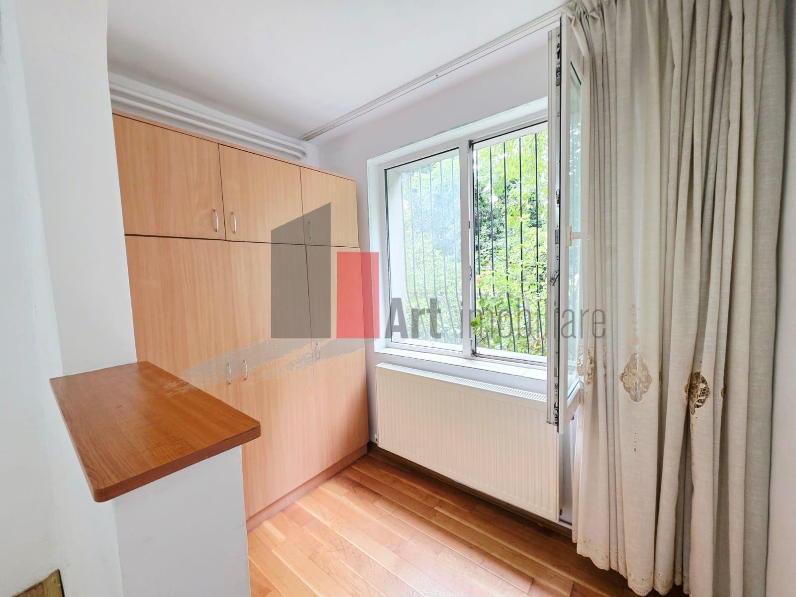 Apartament spațios cu 4 camere Crangasi - 9