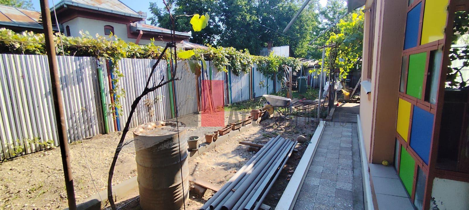 Casa de vanzare + teren in zona Jiului (Bucurestii Noi) - 1