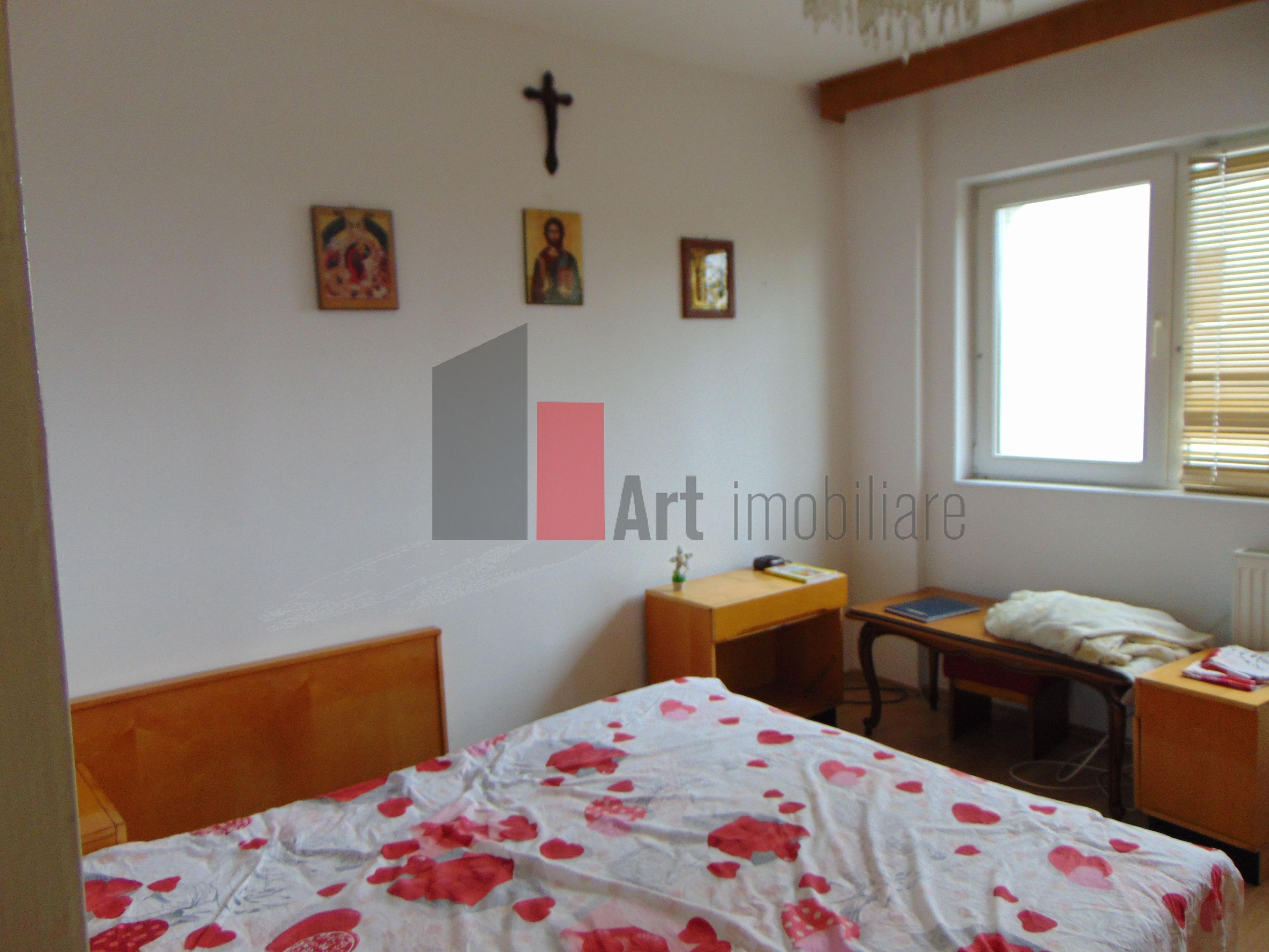 Apartament 3 camere decomandat Vergului - 12