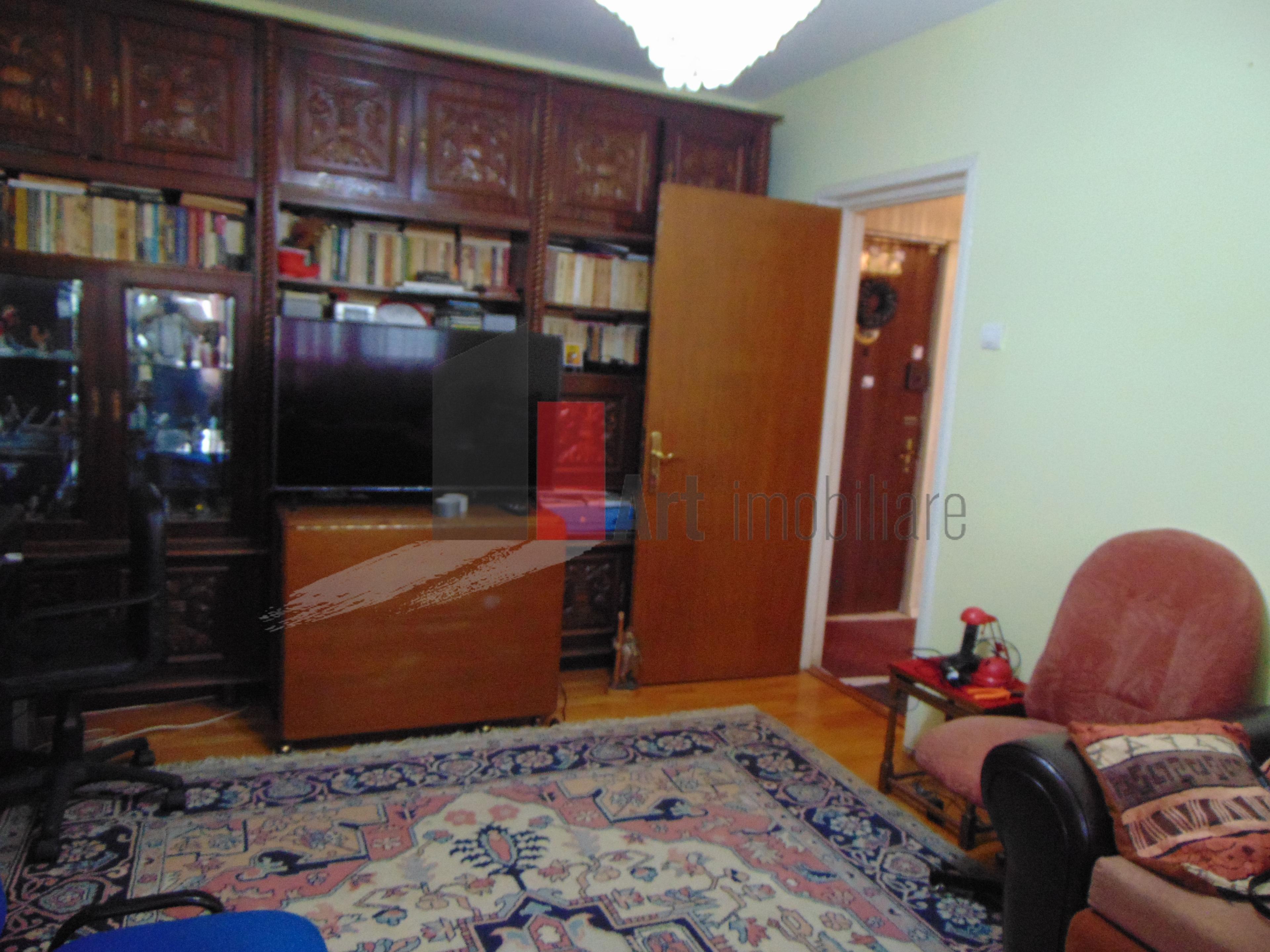 Apartament 3 camere decomandat Vergului - 14