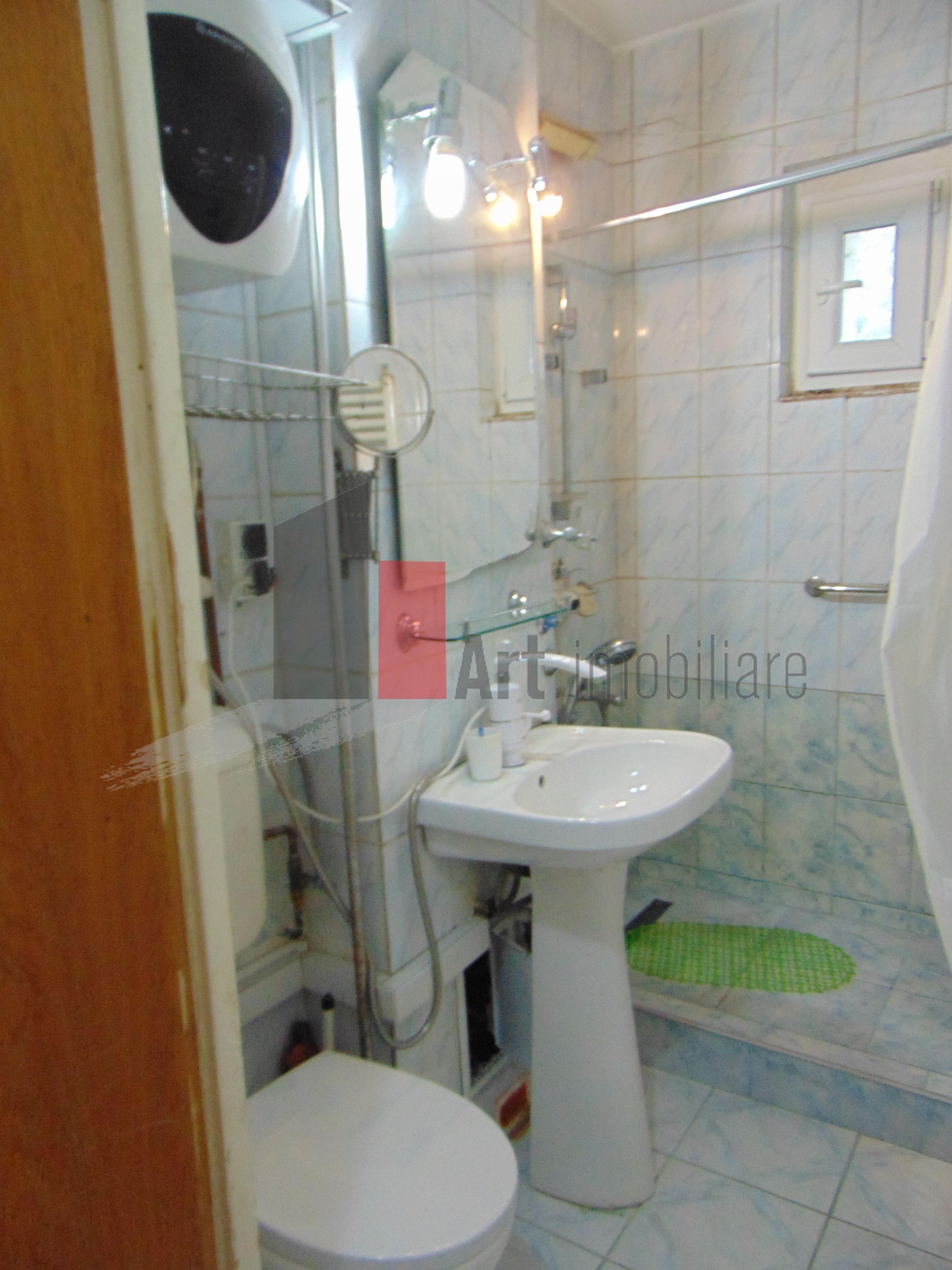 Apartament 3 camere decomandat Vergului - 11