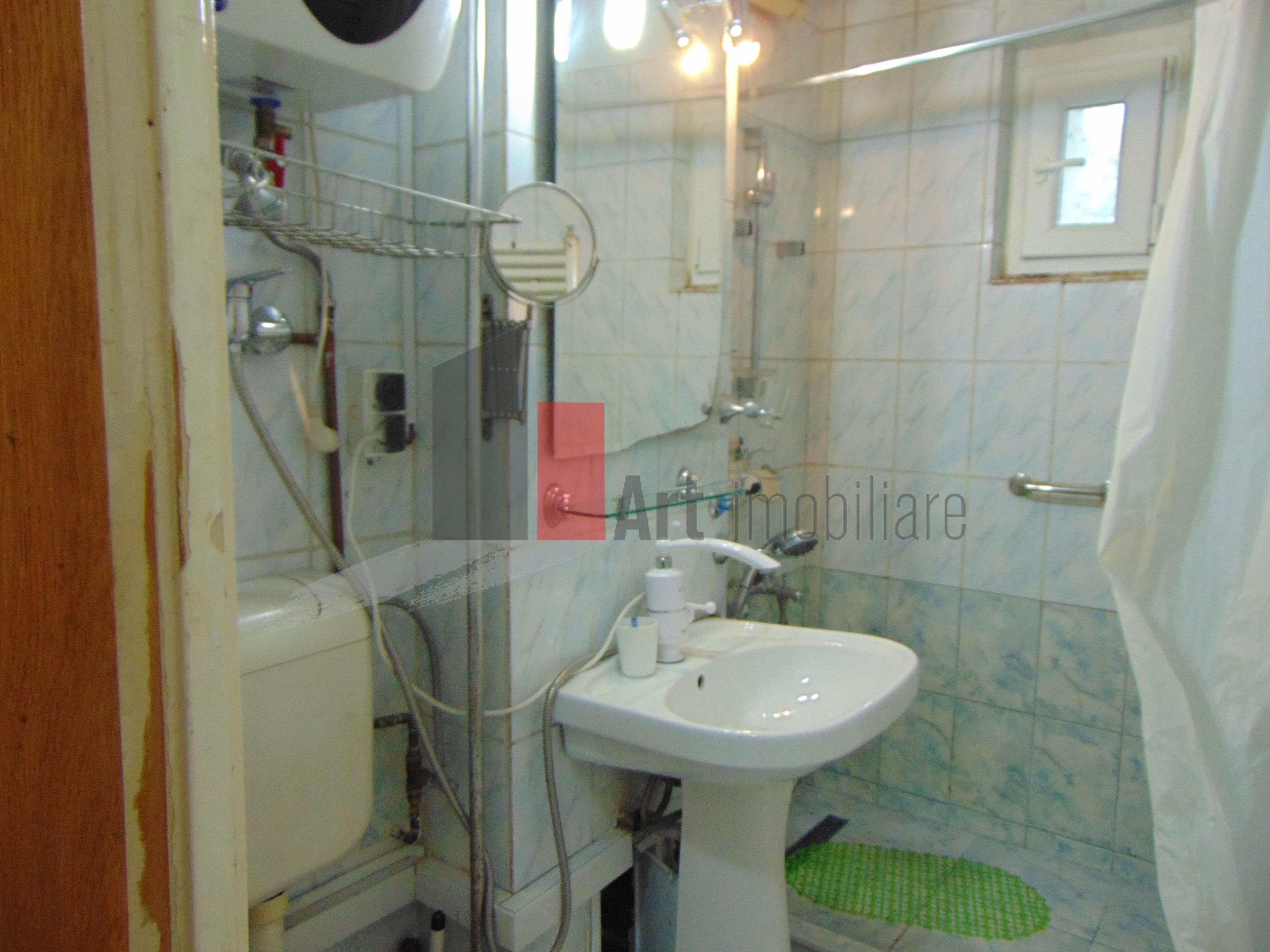 Apartament 3 camere decomandat Vergului - 13